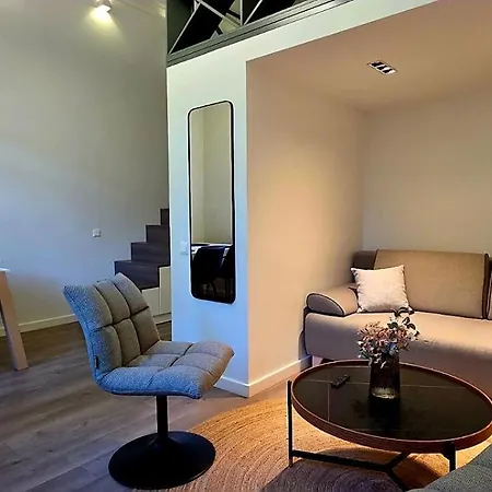 T-luxury In Time-modern In The Center Of *