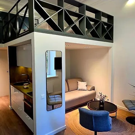 T-luxury In Time-modern In The Center Of